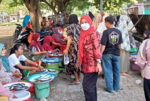Sumber Kemacetan, Puluhan Penjual Ikan di Pasar Lama Tinambung Ditertibkan Satpol PP