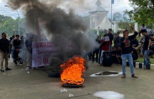 Aliansi Pemuda Sulbar Unjuk Rasa di DPRD, Ini 9 Tuntutannya