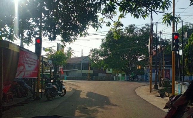 persimpangan lampu merah camba utara