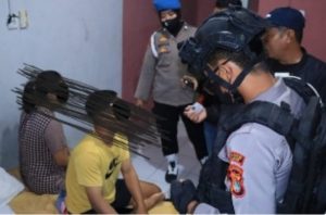 Sepasang Muda Mudi di Majene Ditemukan “Bercumbu” di Sebuah Kamar Hotel