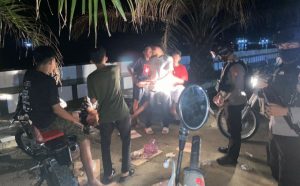 Lagi Asyik Pesta Miras di Pantai Bahari, Sejumlah Pemuda Ini Didatangi Polisi