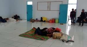 Cuaca Ekstrem, Puluhan Calon Penumpang KM Nusantara Tujuan Kotabaru Terpaksa Nginap di Pelabuhan Majene