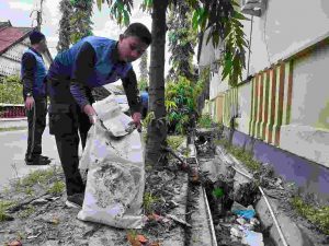 Budayakan Lingkungan Bersih dan Sehat, Polres Majene Gelar Aksi Bersih-bersih