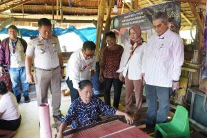 Wamentan Salut Dengan Agrikultur Pembuatan Kain Sekomandi di Mamuju