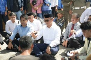 13 Tuntutan Aksi Mahasiswa di Mamuju. Pj. Gubsulbar: Silahkan Japri Saya lewat WA