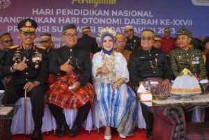 Ketua DPRD Sulbar Hadiri Peringatan Hardiknas di Kantor Gubernur
