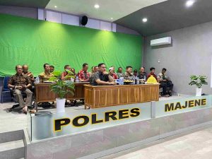Pagelaran Wayang Kulit Cakraningrat Live Dari Mabes Polri, Polres Majene Nobar