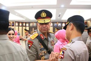 Kapolda Sulbar Resmi Berganti Dari Tangan Irjen Pol. Drs. Verdianto i. Bitticaca Ke Tangan Irjen Pol. Drs. R. Adang Ginanjar S., M.M.