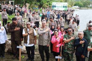 Sekprov Sulbar Hadiri Penanaman Mangrove, Momentum Bangkitkan Semangat Penghijauan