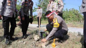 Tetap Lestarikan Alam, Polres Majene Gelar Penanaman Pohon Serentak
