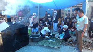 Upaya Tingkatkan Produktifitas, Dosen Unsulbar Perkenalkan Inovasi Pengasapan Ikan Terbang