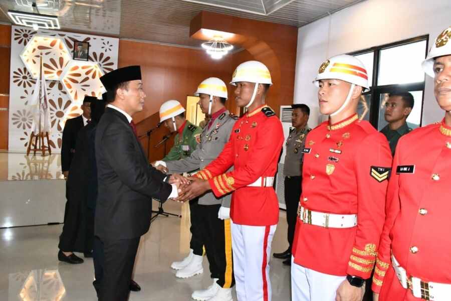 Pj Gubsulbar Kukuhkan 71 Paskibraka Sulbar