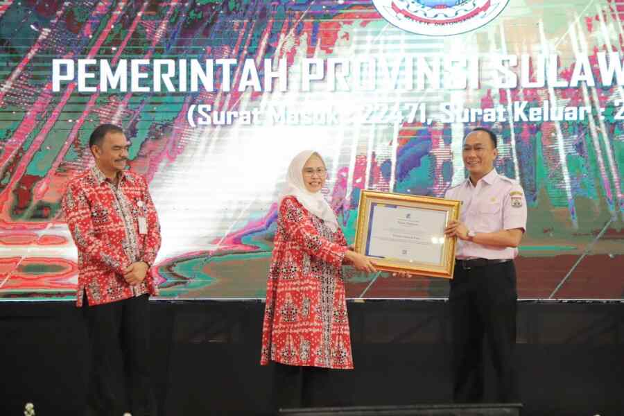 Digitalisasi Pemerintahan Berbasis Srikandi, PJ Gubsulbar Prof Zudan Terima Penghargaan Dari ANRI