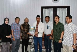 Prof Zudan Komitmen Bersama PLN, 2024 Seluruh Desa di Sulbar Teraliri Listrik