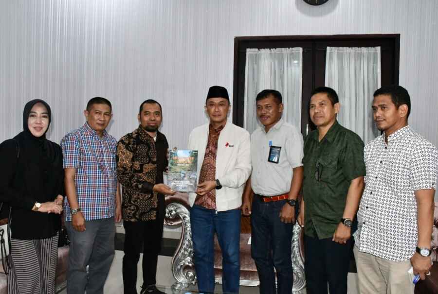 Prof Zudan Komitmen Bersama PLN, 2024 Seluruh Desa di Sulbar Teraliri Listrik