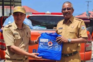 BPBD Sulbar Serahkan Bantuan kepada Warga Terdampak Angin Puting Beliung di Mamasa