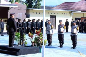 Tiga Personel Bhabinkambtibmas Polres Majene Terima Reward Atas Dedikasinya