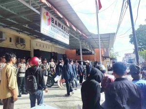 Polres Majene Terjunkan Puluhan Personel Amankan Aksi Unjuk Rasa Di Bawaslu