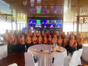 Sukseskan Pemilu, DWP Sekretariat DPRD Sulbar Ikut Webinar Peran DWP