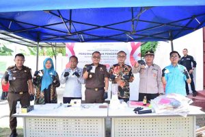 Kejaksaan Negeri Majene Melakukan Pemusnahan Dan Pengembalian Barang Bukti Yang Berkekuatan Hukum Tetap