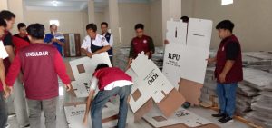 KPU Majene Mulai Rakit Kotak Suara Pemilu 2024