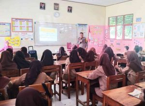 Kasat Binmas Polres Majene Sosialisasikan Pencegahan “Bullying” Di SMP Negeri 9 Majene