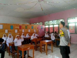 Aipda Ichsan Sosialisasikan Bahaya Narkoba Dan Kenakalan Remaja Di Madrasah BPII Pamboang