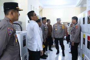 Kapolres Majene Dampingi Kapolda Sulbar Cek Gudang KPU Di Majene