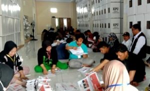 KPU Majene Temukan Ribuan Kertas Surat Suara Pemilu Rusak