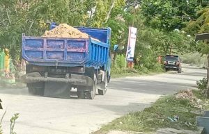 Truk Terbuka Pengangkut Tanah Timbunan Dikeluhkan Pengguna Jalan