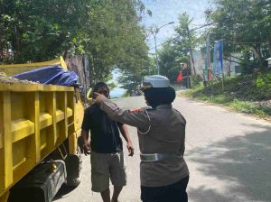 Polisi Bakal Tertibkan Truk Material Tanpa Terpal