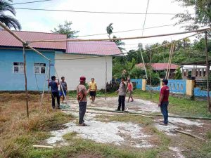 Pantau Pembangunan TPS, Bhabinkamtibmas Desa Lombong Timur Pastikan Penuhi Standar Keamanan