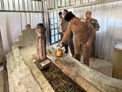 Pj Gubsulbar Prof Zudan Ziarah ke Makam Ulama Besar Mandar Imam Lapeo