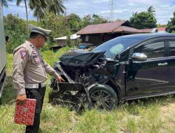 Mobil Dinas Rektor Unsulbar Mengalami Kecelakaan Di Dusun Sulai Kecamatan Malunda
