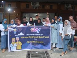 Tim SKY Majene Berbagi Berkah Ramadhan Dengan Berbagi Takjil
