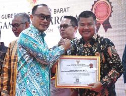25 Penghargaan dalam Setahun, Pj Gubsulbar Prof Zudan Beri Penghargaan Sejumlah OPD