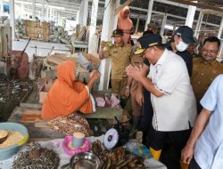 Temui Pedagang di Pasar Smart Pasangkayu, Ini yang Dibicarakan Pj Gubernur Sulbar Bahtiar