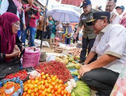 Pj Gubernur Sulbar Bahtiar Temui Sejumlah Pedagang di Pasar Baru Polman
