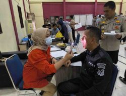 Bid Dokkes Polda Sulbar Lakukan Pemeriksaan Kesehatan Ratusan Personel Polres Majene