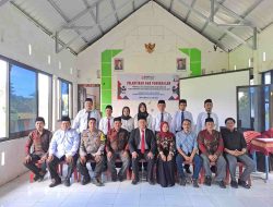 Bhabinkamtibmas Desa Bonde-Bonde Hadiri Pelantikan Dan Pembekalan Panwaslu Kelurahan/Desa Se-Kecamatan Tubo Sendana