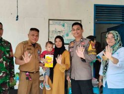 Personel Polsek Banggae Dampingi Kegiatan Posyandu Dalam Penanganan Stunting Di Lingkungan Copala