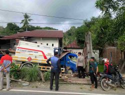 Truk Tangki Pengangkut BBM Tabrak Kios Milik Warga, Polsek Malunda Langsung Datangi TKP