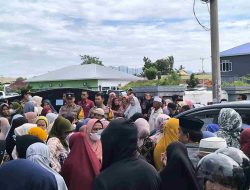 Puluhan Personel Polres Majene Amankan Kedatangan Jamaah Haji Kloter 7 di Stadion Prasamya Mandar Majene