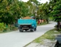 Truk Terbuka Pengangkut Tanah Kembali Dikeluhkan Warga Lutang