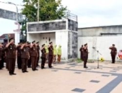 Peringati HBA Ke-64, Jajaran Kejari Majene Ziarah di TMP