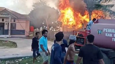 Begini Paniknya Warga saat Kebakaran di Desa Tangnga-Tangnga Tinambung