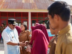 Giliran SMAN 1 Mambi, Pj Bahtiar Ajak Pelajar Menanam Pohon