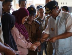 Serahkan 2000 Benih Ikan Nila dan Bibit Sukun, Ini Harapan Pj Bahtiar ke Warga Mamasa