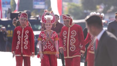 Kenakan Pakaian Adat Kalumpang saat Upacara HUT RI ke-79, Ini Penjelasan Pj Bahtiar