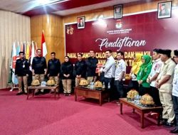 Diusung 8 Parpol, Pasangan Arismunandar-Adiahsan Mendaftar ke KPU Majene